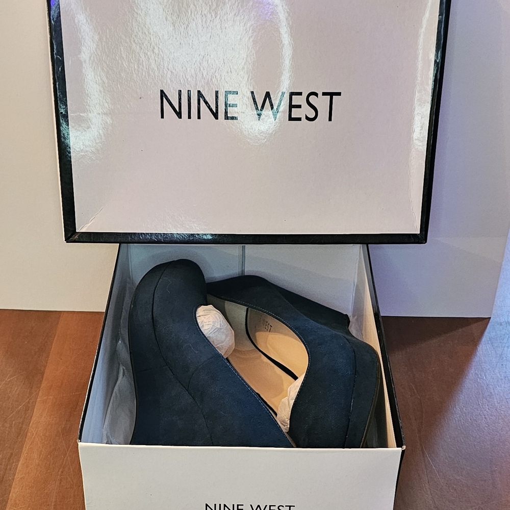 Nine West Teal Suede Wedge Heels Size 9.